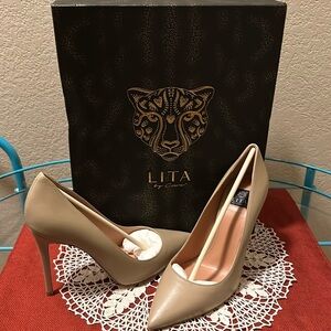 Luxury Lita by Ciara Solid Point Toe Pump. Size 6 Italian leather
